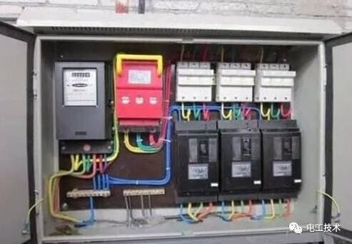 分析了配電箱的內部結構，誰能理解它？